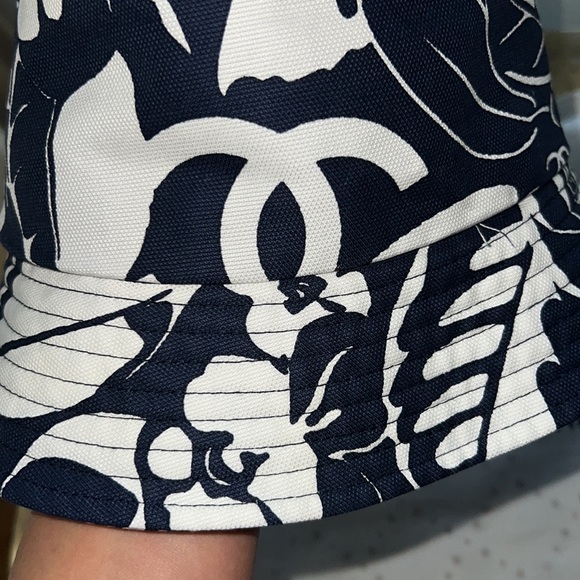 Chanel bucket hat - Picture 7 of 8